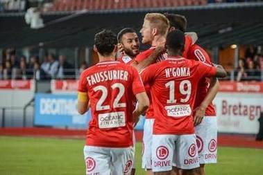 包含里昂客场大胜，前四位置锦上添花的词条