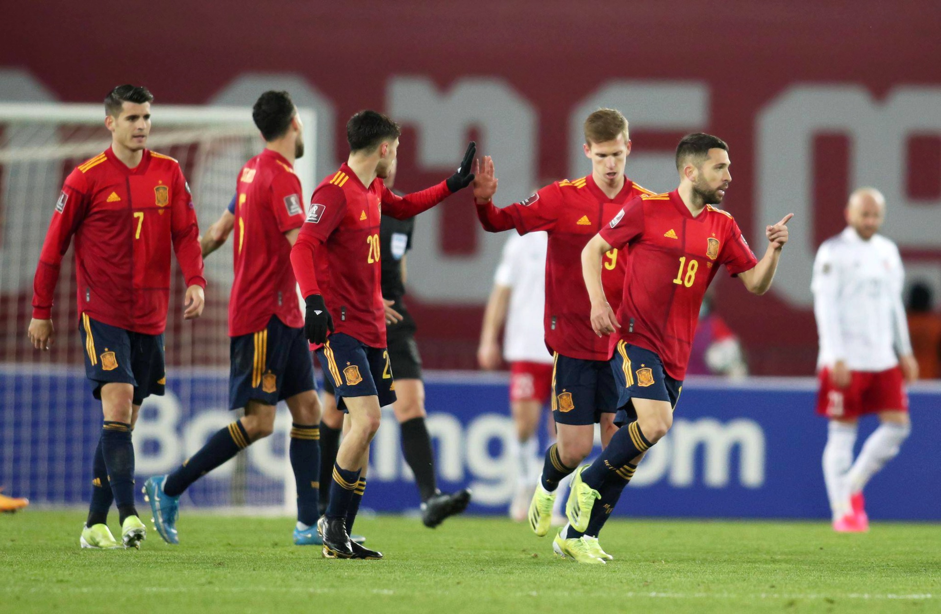 紧张对决！欧洲足球赛事争夺激烈的简单介绍