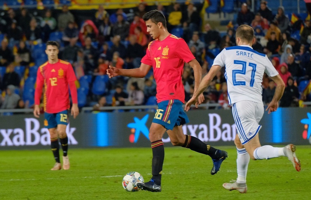 包含西班牙大破波黑，取得胜利晋级的词条