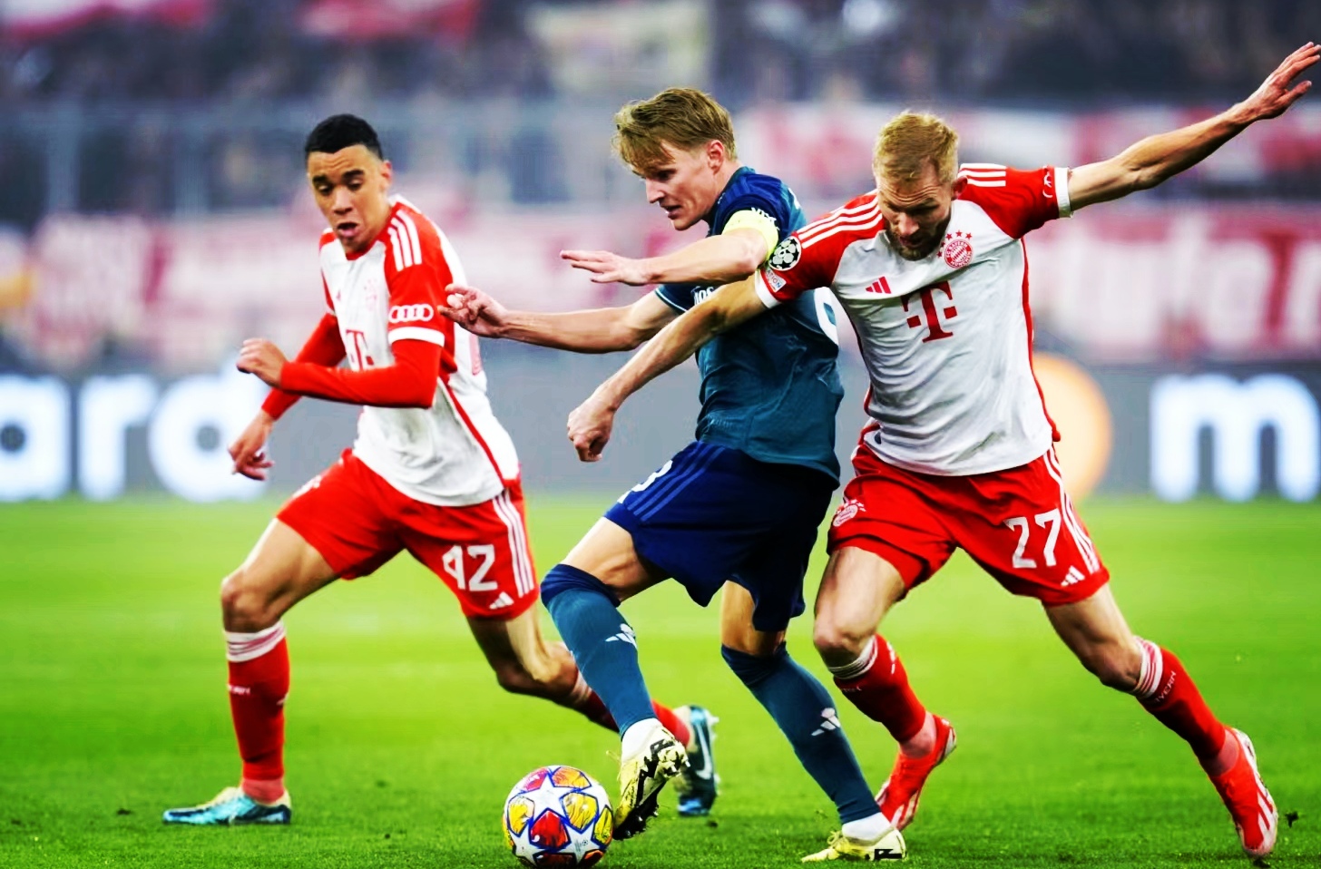 包含欧洲足球高手齐聚一堂，争夺王者之位的词条