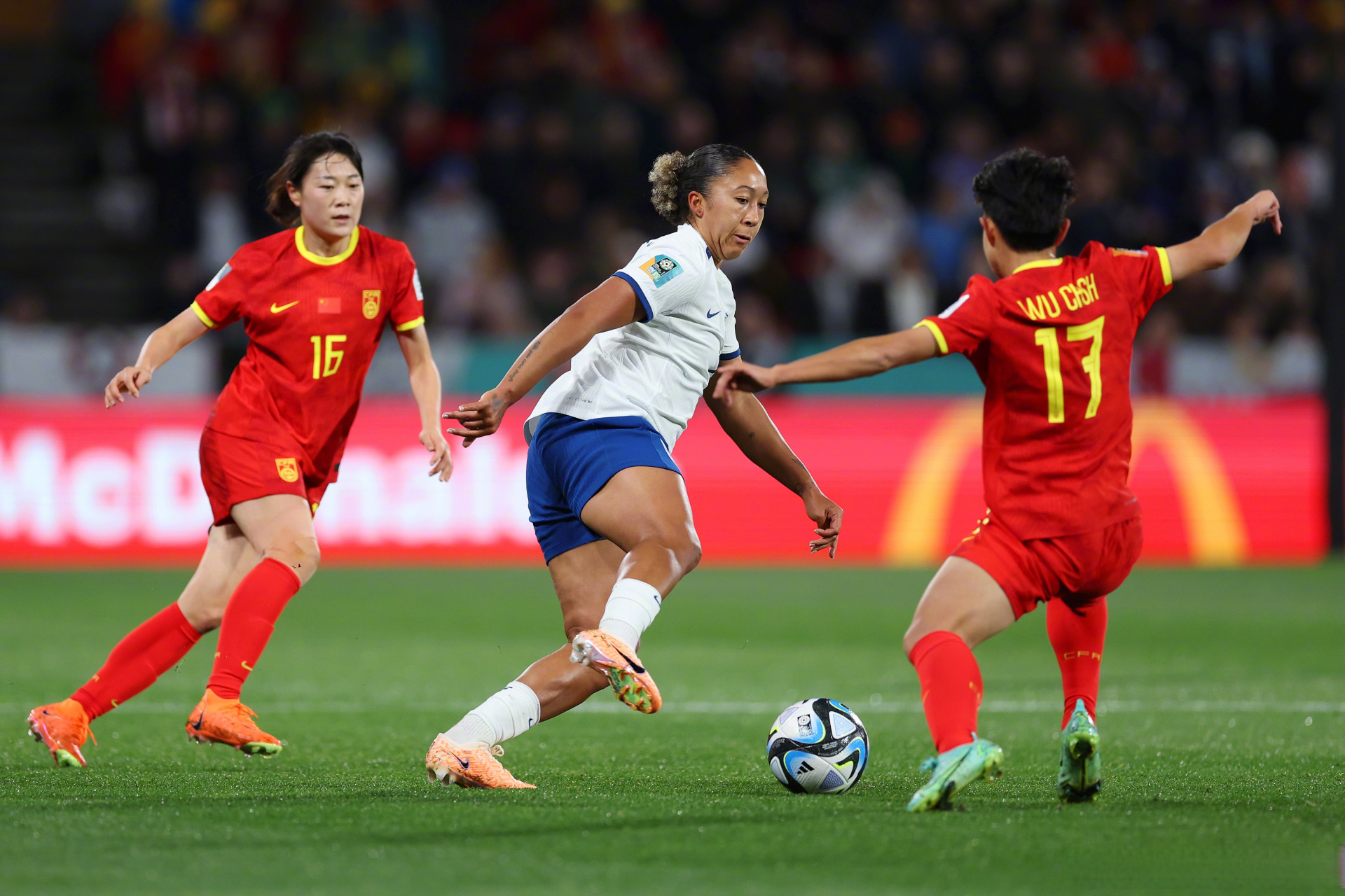 世界女足明星队员表现亮眼